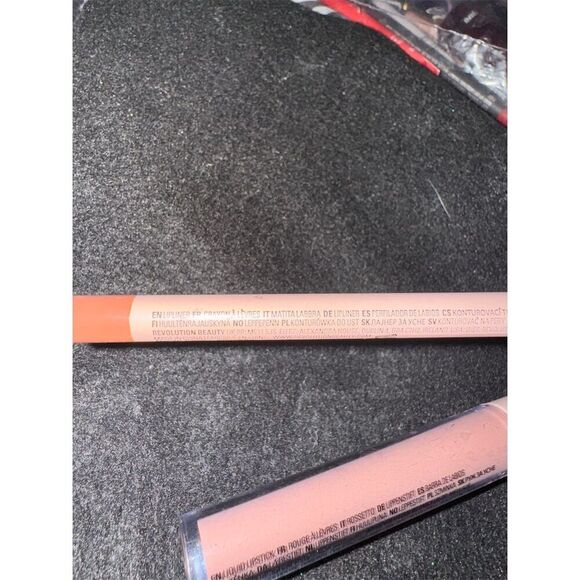 Makeup Revolution Lip Contour Kit Lover Gloss & Liner Set color lover - Picture 9 of 11